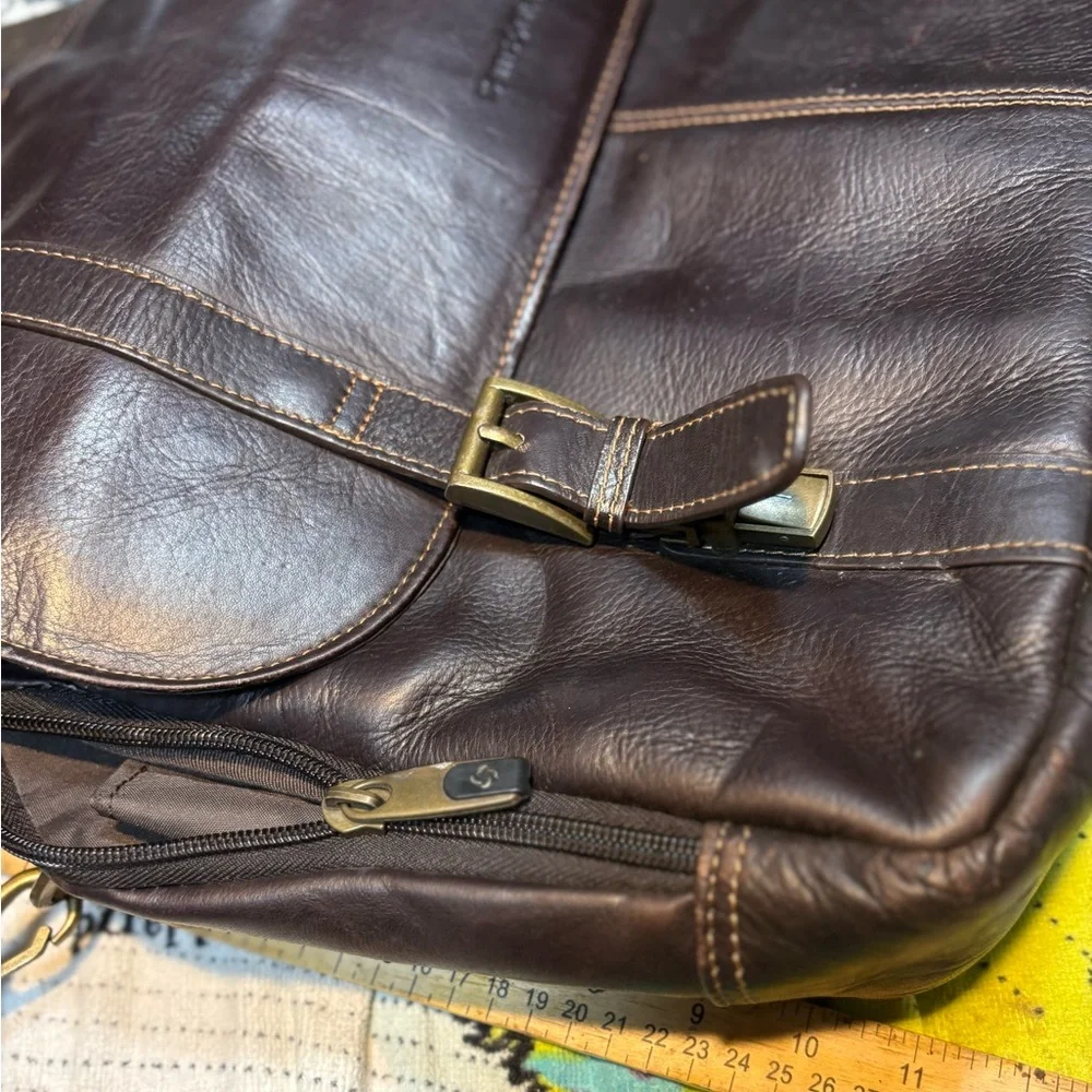 Samsonite Colombian Leather Flapover Laptop Case travel brown classic
